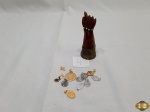 Lote de diversos itens sacros e figa em madeira. Medindo a figa 11,5cm de altura.