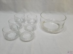 Bowl com 6 cumbucas em vidro incolor. Medindo o bowl 17,5cm de diâmetro x 10cm de altura e as cumbucas 9cm de diâmetro x 6cm de altura