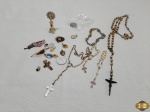 Lote com diversos itens sacros.