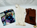 Lote de roupas femininas. Composto por uma saia TAM:M, uma blusa e um vestido TAM: M.