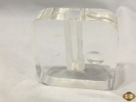 Vaso solifleur em acrílico incolor. Medindo 10cm de altura.