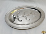 Travessa oval para assados em aço inox Wolff. Medindo 43cm x 31cm.