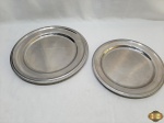 Lote composto de bandejas redondas em aço inox Meridional. Medindo 34,5cm; 29cm de diâmetro respectivamente.
