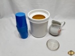 Lote diverso, composto de coqueteleira, balde de gelo, leiteira e descanso de copo.