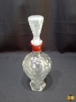 Garrafa licoreira em vidro português moldado com bolas. Medindo 28cm de altura.