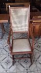 Cadeira de balanço em peroba do campo, acento estofado e encosto em palha sintética, molas funcionando. Ótimo estado. Medidas 110cm de altura e 60x50. ( RETIRADA DA PEÇAS EM CORREAS, PETRÓPOLIS, RIO DE JANEIRO )