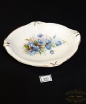 Petisqueira oval  em porcelana Inglesa  decorada com flores. Medida 15cm x 11 cm