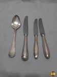 Lote composto de 2 facas de sobremesa, 1 faca de mesa e 1 colher de sopa em prata 90 Fracalanza, lacinho.