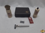 Antigo kit da Gillette Brush Plus, completo, no estojo.
