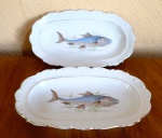 PORCELANA BAVARIA, dois bowls acessórios em porcelana decorada com peixe ao centro, 24 x 14cm, com a marca BAVARIA na base, um deles com pequeno descascado.