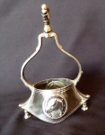 CAVALARIA, exótica peça em metal espessurado em prata, 21 x 15cm, com cavalo em baixo revelo.