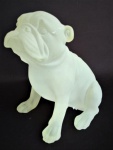 Cachorro buldogue em resina com riqueza de acabamento jateado. Medida 15 cm de altura.