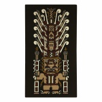 Antiga e bela tapeçaria totalmente bordada com imagem de guerreiro Maya com ricos detalhes sobre fundo marrom escuro. Exemplar raro e em excelente estado. Dimensões: 125 cm x 69 cm.