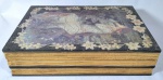 Belíssimo e antiga caixa porta joias francesa, ao gosto art bouveau, em madeira nobre, representando Livro, decorada por  Dama de Época. Med 10x35x25 cm.