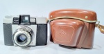 COLECIONISMO - AGFA (Isoly) - Antiga e rara câmera fotográfica alemã, déc de 60. Acompanha flash, acondicionados em capa de couro.