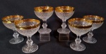 Lindíssimo e raro conjunto francês de coleção, constando 6 taças para champagne, em vidro prensado translucido, com magnifica lapidação padrão Bico de jaca, com borda banhada a ouro. Med 13 cm.