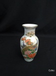 Vaso Porcelana Oriental Decorado  Ave Do Paraiso.  Medida: 15cm de altura.