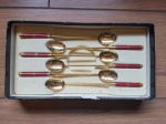 6 Colheres Longas Metal Dourado Cabo Resina Caix