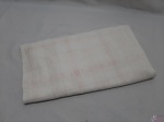 Toalha de Mesa Quadrada de algodão . Peça linda e em bom estado de conservação.( com pequenas marcas de uso ) Medindo: 80 X 80 CM.