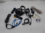 Lote com diversos cabos conectores.