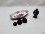 Lote de enfeite de jarra, 3 corujas e petisqueira em porcelana. Medindo a petisqueira 18cm x 11cm x 3cm de altura.