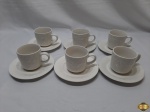 Jogo de 6 xícaras de chá em porcelana branca com relevos.