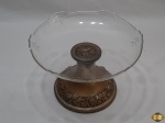 Fruteira em cristal lapidado com pé em prata 90 com relevos. Medindo 24cm de diâmetro x 16cm de altura. Com leves bicados na borda e banho da prata com desgaste.