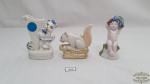 lote com 3 diversos bibelos em porcelana. Medidas: maior 10cm de altura, menor 7 cm de altura .