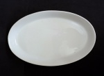 Travessa Oval Porcelana Branca Refratária.Medida 20cm x