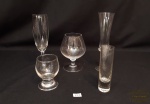 lote de  diversos copos diferentes modelosMedidas: maior 21 cm de altura, menor 9 cm de altura.