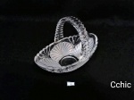 Baleiro Forma Cesta Alça  demi cristl com flores .Medida: 19cm de comprimento x 10cm de largura e 14cm de altura.