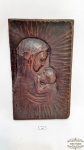 Talha em madeira esculpida representando madona. Medida: 18 comprimento x 29,5 largura x 3 Profundidade