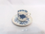 Meissen- Antiga xícara de café modelo cebolinha em porcelana Alemã Meissen. Medida: 14x 8,5cm de comprimento e 4,5cm de altura. Apresenta marcas do tempo