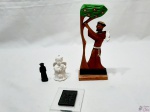 Lote sacro composto de anjo em porcelana e 3 imagens sacras, medindo o São Francisco em madeira 21,5cm de altura.
