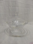 Bomboniere Com Tampa Em Cristal Moldado. MEDINDO: 18CM DE DIÂMETRO X 9CM DE ALTURA SEM TAMPA
