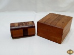 Lote de 2 caixas retangulares em madeira. Medindo a maior 13,5cm x 12cm x 8cm de altura.