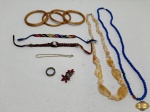 Lote de diversas bijuterias.