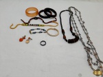 Lote de diversas bijuterias.