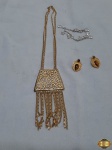 Lote de Bijuterias. Composto por 1 colar, 1 par de brinco e 1 pulseira.