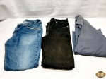 Lote de roupas Masculina. Composto por 2 calças Tam: M e 1 camisa social Tam: 42. Peças em bom estado de conservação.