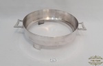 Suporte para  pirex  redondo  com alça em prata 90. Medida 22 cm de diamtro.