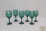 6 taças  para vinho  em vidro verde. medida 18 cm de altura,8 cm de diametro