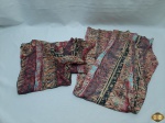 Conjunto de Saia e Blusa com manga da marca K&T. Peça em viscose e em bom estado de conservação. Tam: Saia: M e blusa: 42