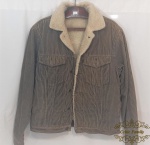 Casaco tipo jaqueta feminino  em veludo forrado marca Levis. Tamanho M