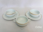 3 Xicaras,2 pires   para  Consume Porcelana  Schmidt  branca friso dourado .