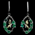 Par de brincos em prata de lei teor 925 espessurada a ouro branco , design moderno exclusivo  com rica cravação de Esmeraldas de lapidações oval e diamante , adornadas por flor dourada e delicada incrustação de zirconias , totalizando 34.91 cts . Perfeito estado de conservação , sem uso . medem 4,0 x 1,6 cm . origem Zâmbia , África .