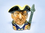 ROYAL DOULTON - Raro mug de coleção em porcelana representando '' Guardsman '' , marca da preciosa manufatura Royal Doulton sobre a base , Inglaterra 1962 . perfeito estado de conservação , mede 6,5 cm de altura x 6,5 cm de comprimento .