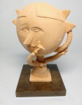 INOS CORRADIN com certificado - '' Menina com Pássaro '' Rara escultura em terra cota de excelente qualidade escultórica , base em madeira . Assinado no verso Inos , mede 26 cm de altura x 15 cm de comprimento x 15 cm de largura da base . Perfeito estado de conservação , acompanha certificado emitido pelo artista , autenticado em cartório . artista premiado e catalogado .