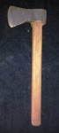 Antiga  Machadinha com cabo madeira. Comprimento: 43cm. (Al31)  Estes itens  se encontram em Lavras -MG.