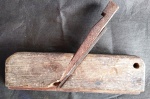 Antiga plaina de carpinteiro, para coleção. Comprimento: 20cm. (Al126)  Estes itens  se encontram em Lavras -MG.
